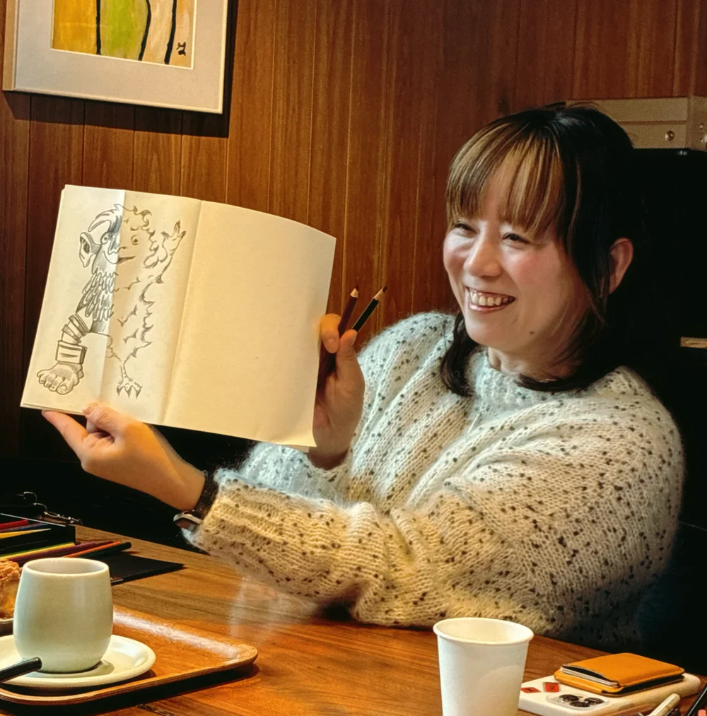 A participant sharing a drawing in her sketchbook.